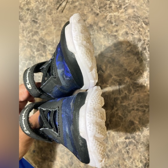 Champion Running Shoes Velcro Toddler size 6 - Picture 8 of 11